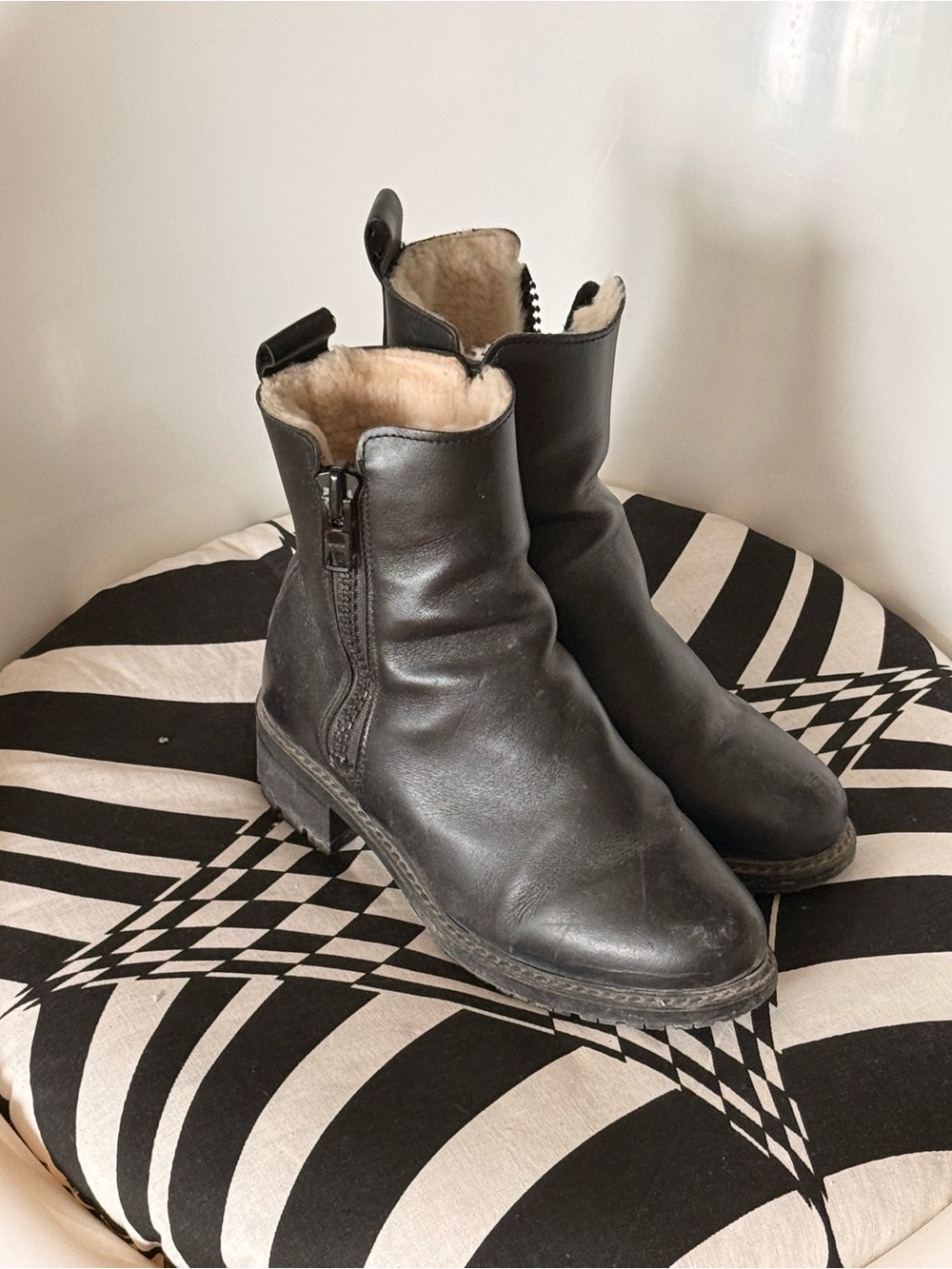 Women's Black Maguire winter Boots - Classic Winter Boots
